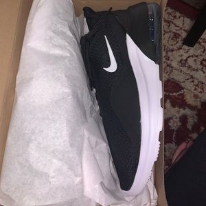 NWT Women’s Black Nike Air Max Motion 2 Sz 9.5